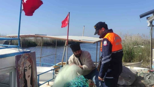 Jandarmadan kıyı kontrol devriyesi