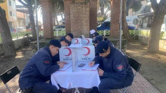 Jandarmadan Kızılay'a kan bağışı