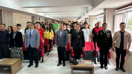 Jandarmadan lise öğrencilerine tanıtım