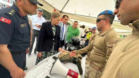 Jandarmadan lise öğrencilerine tanıtım