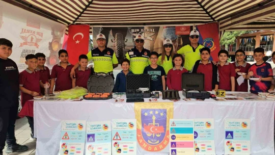 Jandarmadan öğrencilere trafik bilinci eğitimi