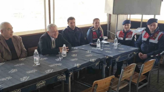 Jandarmadan pankartlı KADES bilgilendirmesi