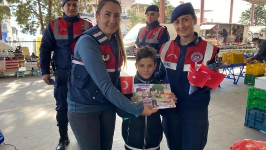 Jandarmadan pankartlı KADES bilgilendirmesi