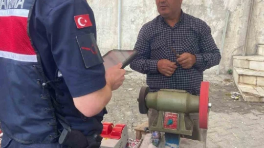 Jandarmadan pazarda hırsızlık ve sahte para denetimi