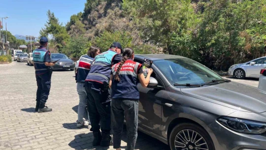 Jandarmadan vatandaşlara bayram kutlaması