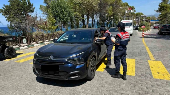 Jandarmanın orman devriyesi sürüyor