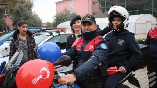 Jandarmanın sirenlerini bu sefer özel çocuklar çaldı