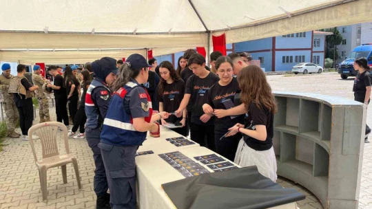 Jandarmanın teknolojisi öğrencilere anlatıldı