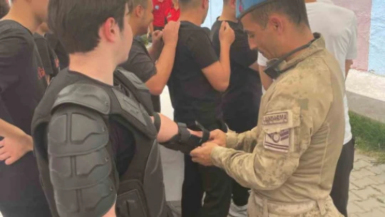 Jandarmanın teknolojisi öğrencilere anlatıldı