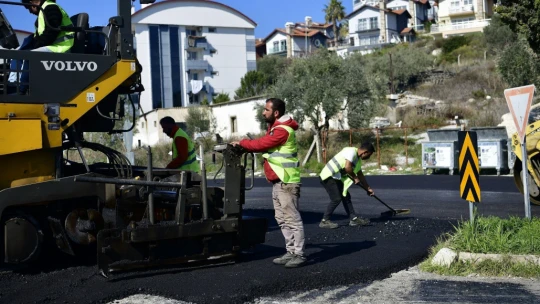 Kadınlar Denizi Mahallesi'nde asfalt çalışması başladı