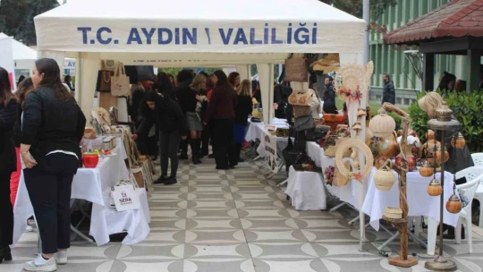 Kadınlar el emeği ürünlerini görücüye çıkarttı