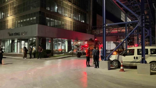 Kağıt fabrikasındaki yangın büyümeden söndürüldü