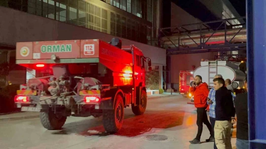 Kağıt fabrikasındaki yangın büyümeden söndürüldü