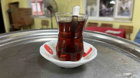 Kahvehane sahiplerinin rekabeti müşteriye yaradı
