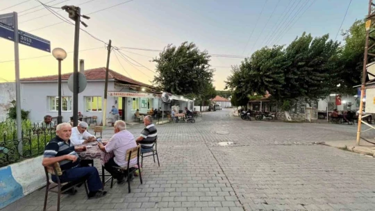Kahvehane sahiplerinin rekabeti müşteriye yaradı