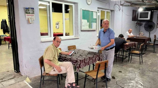 Kahvehane sahiplerinin rekabeti müşteriye yaradı