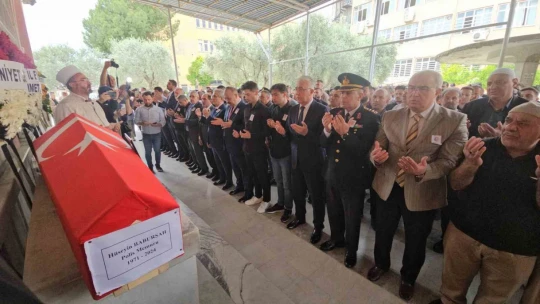Kalp krizi geçirerek hayatını kaybeden polis memuru son yolculuğuna uğurlandı