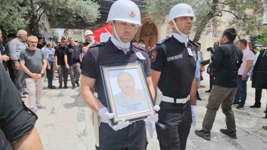 Kalp krizi geçirerek hayatını kaybeden polis memuru son yolculuğuna uğurlandı