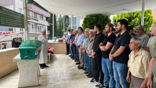 Kalp krizi geçirip hayatını kaybeden müezzin toprağa verildi