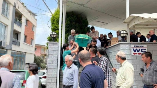 Kalp krizi geçirip hayatını kaybeden müezzin toprağa verildi