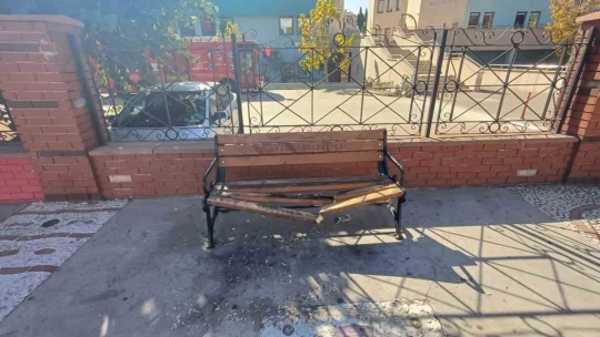 Kamu malına zarar veren şahıslar aranıyor