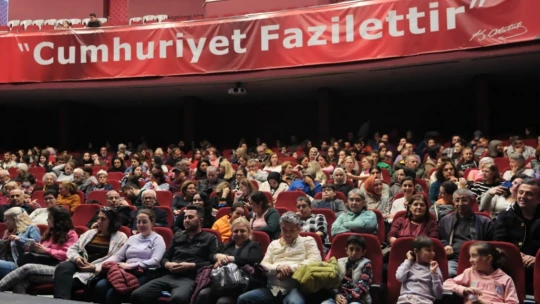 Kamuran'ın Melekleri oyunu izleyici ile buluştu