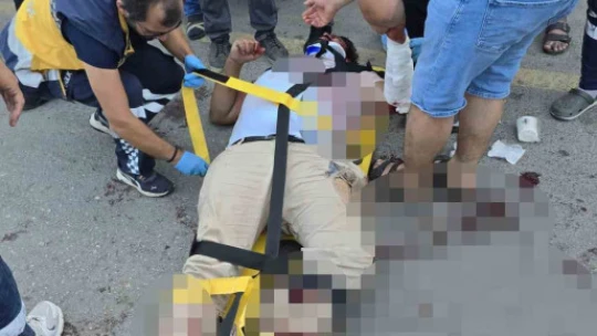 Kamyonet ile motosiklet çarpıştı: 1 ölü, 2 yaralı