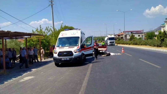 Kamyonla çarpışan motosikletin sürücüsü hayatını kaybetti