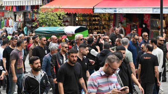 Kansere yenik düşen şarkıcı Şimal, Kuşadası'nda son yolculuğuna uğurlandı