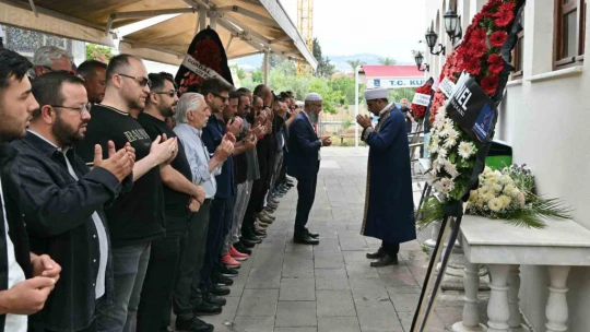 Kansere yenik düşen şarkıcı Şimal, Kuşadası'nda son yolculuğuna uğurlandı