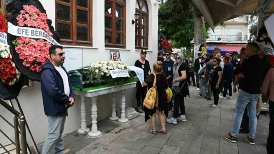 Kansere yenik düşen şarkıcı Şimal, Kuşadası'nda son yolculuğuna uğurlandı