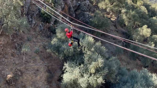 Kanyonda mahsur kalan vatandaşları jandarma kurtardı