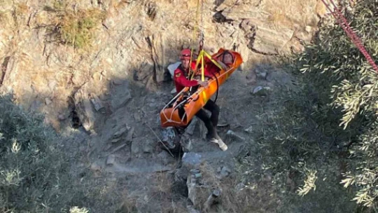 Kanyonda mahsur kalan vatandaşları jandarma kurtardı
