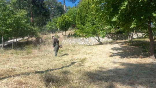 Karacasu Belediyesi'nden Dedebağ'da temizlik çalışması