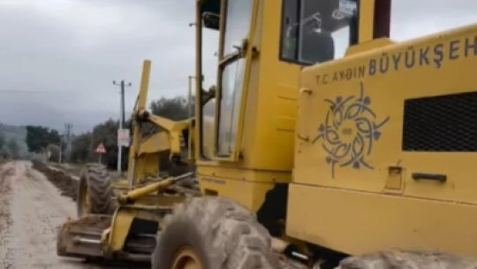 Karacasu'da belediye ekipleri yol güvenliğini arttırıyor