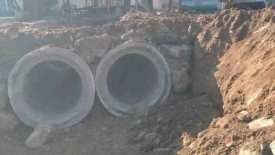 Karacasu'da beton büzler yer altına indirildi