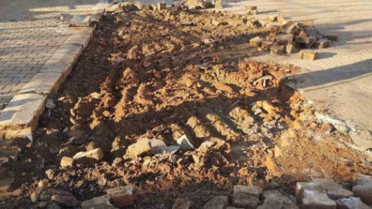 Karacasu'da bozuk yollar bakıma alındı