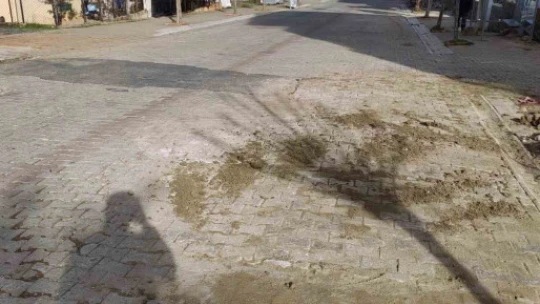 Karacasu'da bozuk yollar bakıma alındı
