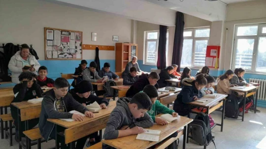 Karacasu'da öğrencilere kitap okuma alışkanlığı kazandırılıyor