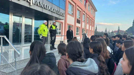 Karacasu'da öğrencilere trafik güvenliği eğitimi