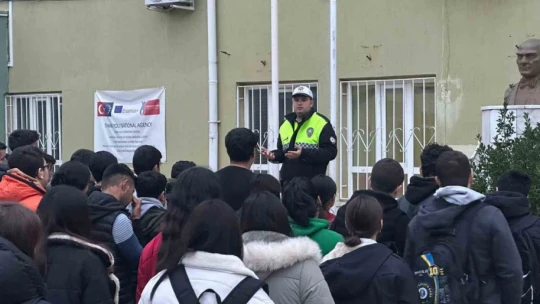 Karacasu'da öğrencilere trafik güvenliği eğitimi
