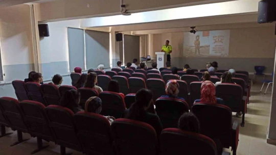 Karacasu'da öğrencilere trafik bilinci eğitimi verildi