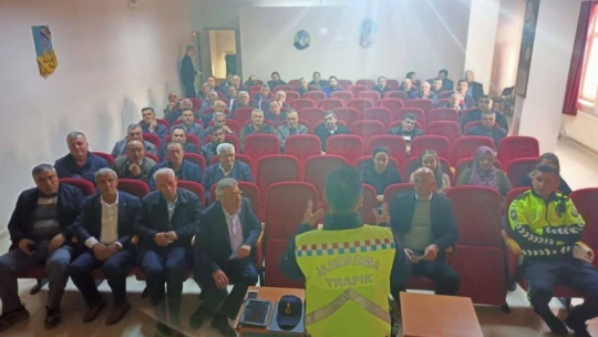 Karacasu'da okul servis şoförleri ve rehber personeller bilgilendirildi