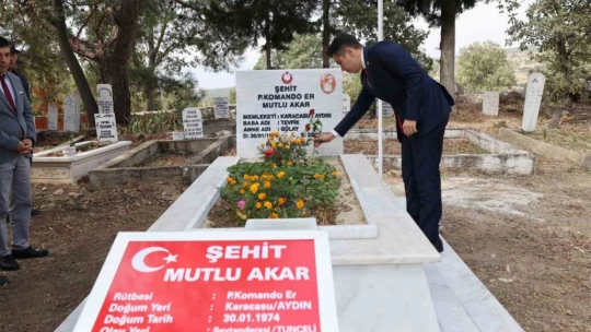 Karacasu'da Şehit Akar mezarı başında anıldı