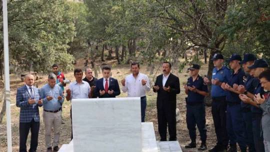 Karacasu'da Şehit Akar mezarı başında anıldı