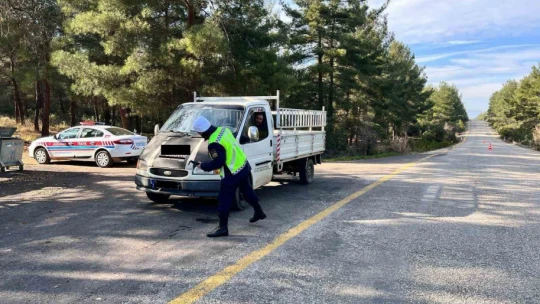 Karacasu'da sürücüler hem denetlendi hem bilgilendirildi