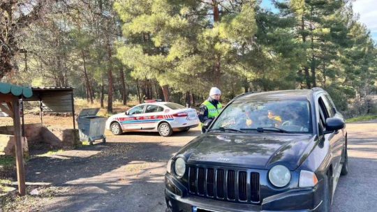 Karacasu'da sürücüler hem denetlendi hem bilgilendirildi