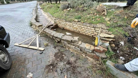Karacasu'da yol bakım çalışmaları sürüyor