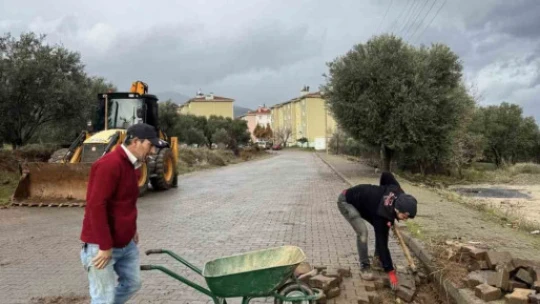 Karacasu'da yol bakım çalışmaları sürüyor
