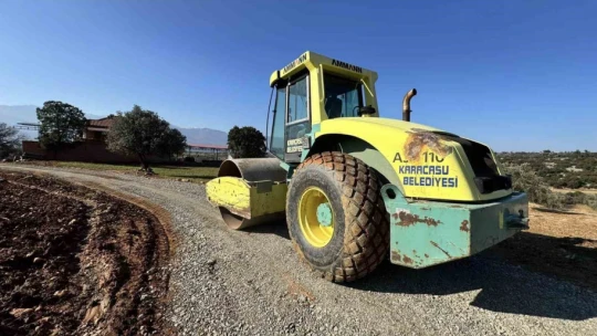 Karacasu'da yol çalışmaları devam ediyor